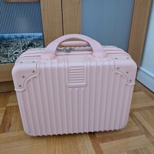 Elegant Pink Travel Bag
